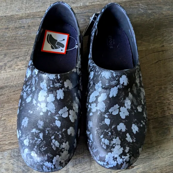 Crocs Clogs - Picture 1 of 3